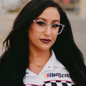 Meet your Posher, Nikki